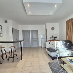 Appartement De La Tride B Avec Terrasse Proche Du Centre, Lectoure