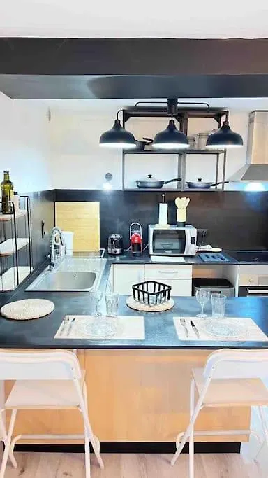 Apartment Logement Moderne Au Coeur Du Village Saint-Georges-de-Luzencon France