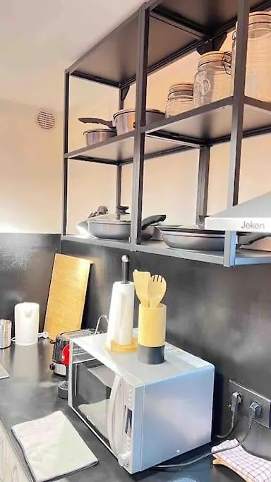 Logement Moderne Au Coeur Du Village Saint-Georges-de-Luzencon