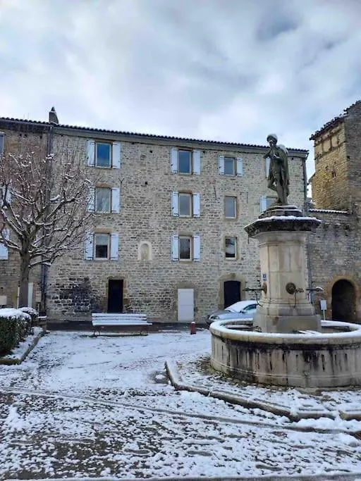 Logement Moderne Au Coeur Du Village Saint-Georges-de-Luzencon 0*,
