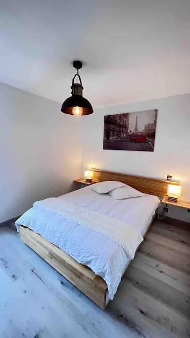Apartment Logement Moderne Au Coeur Du Village Saint-Georges-de-Luzencon