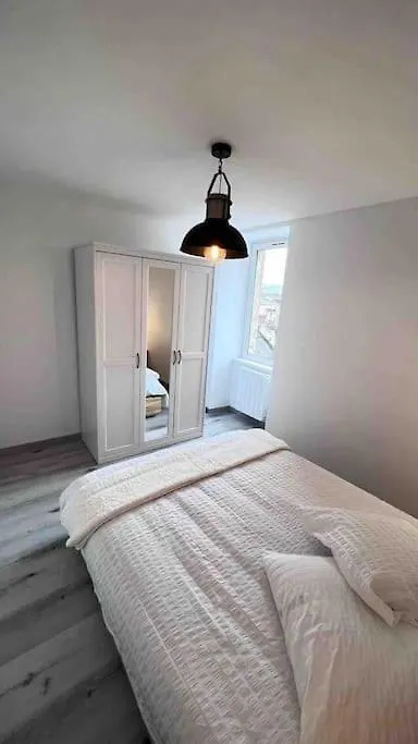 Logement Moderne Au Coeur Du Village Saint-Georges-de-Luzencon France
