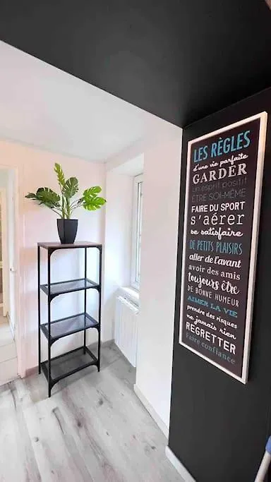Apartment Logement Moderne Au Coeur Du Village Saint-Georges-de-Luzencon France